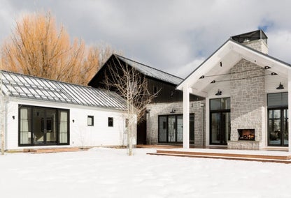 Modern farmhouse in Camrose, AB